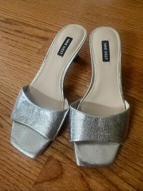 Nine West Wnindra Silver Metallic Slide Sandals Kitten Heels 7